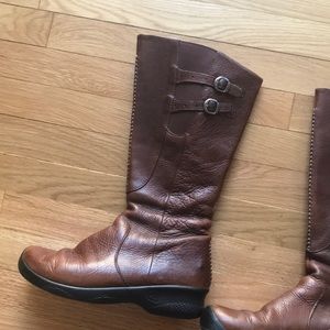 Brown leather keen boots
